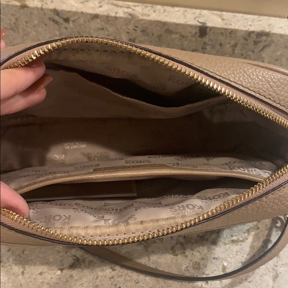 Michael Kors Crossbody - Picture 6 of 6